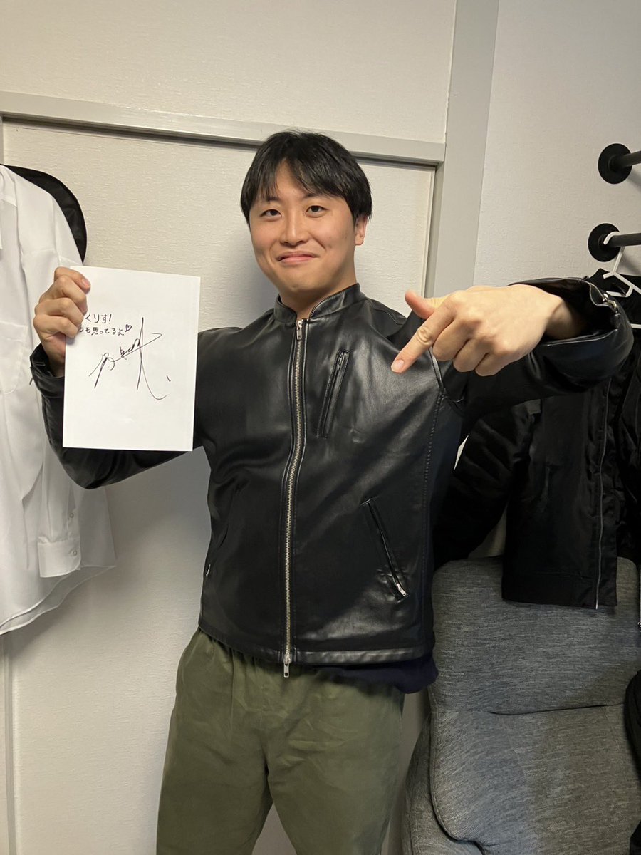 DWAprowrestling's tweet image. 【Ben-K選手からサインが届きました！！】

Ben-Kさん！サインありがとうございます！突然のサプライズでぶり驚きました！！
先日のベルト戦は負けてしまいましたが、サインのおかげでダメージはすっかり回復しています❤️‍🩹
いつもBen-Kさんのアツい試合を参考にしています！！！
クリス

#Ben_K
#DWA