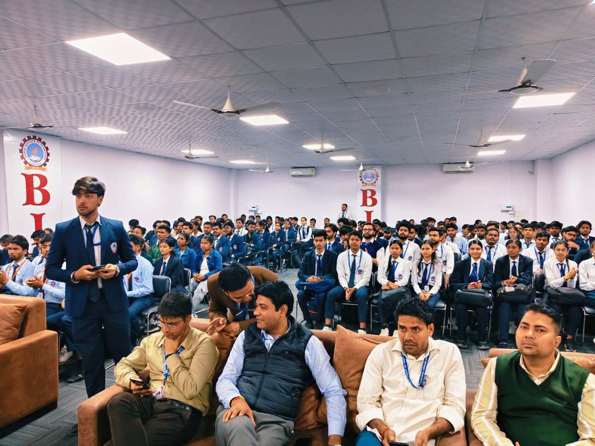 The energy in the room right now is unreal.
Keynote in full swing by <a href="/mcbeniwal/">Mahesh Chand</a> , Founder of CSharp Inc., and the 500 plus student developer crowd is locked in.

You can see it. Phones down. Notes open. Heads nodding.

When someone who has built at scale talks about vision, tech,