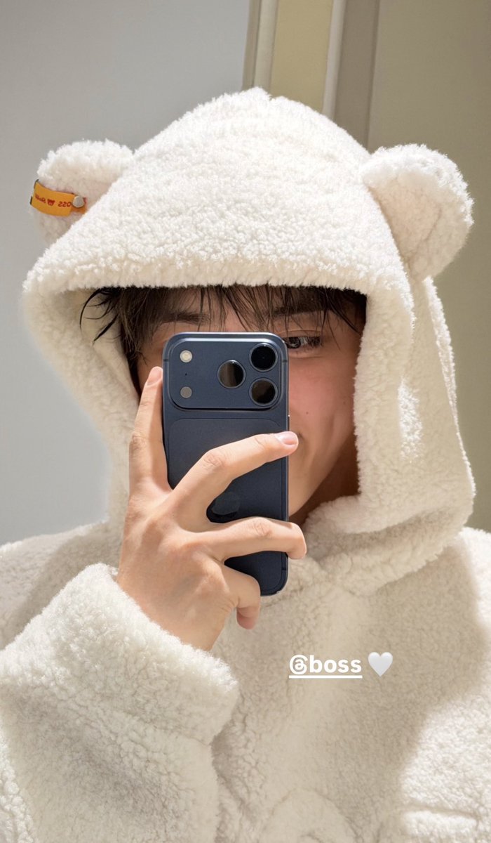 세상에 이렇게 깜찍한 곰돌이가 실존하다니🤤
보조개까지 매우 완벽띠..🤍
