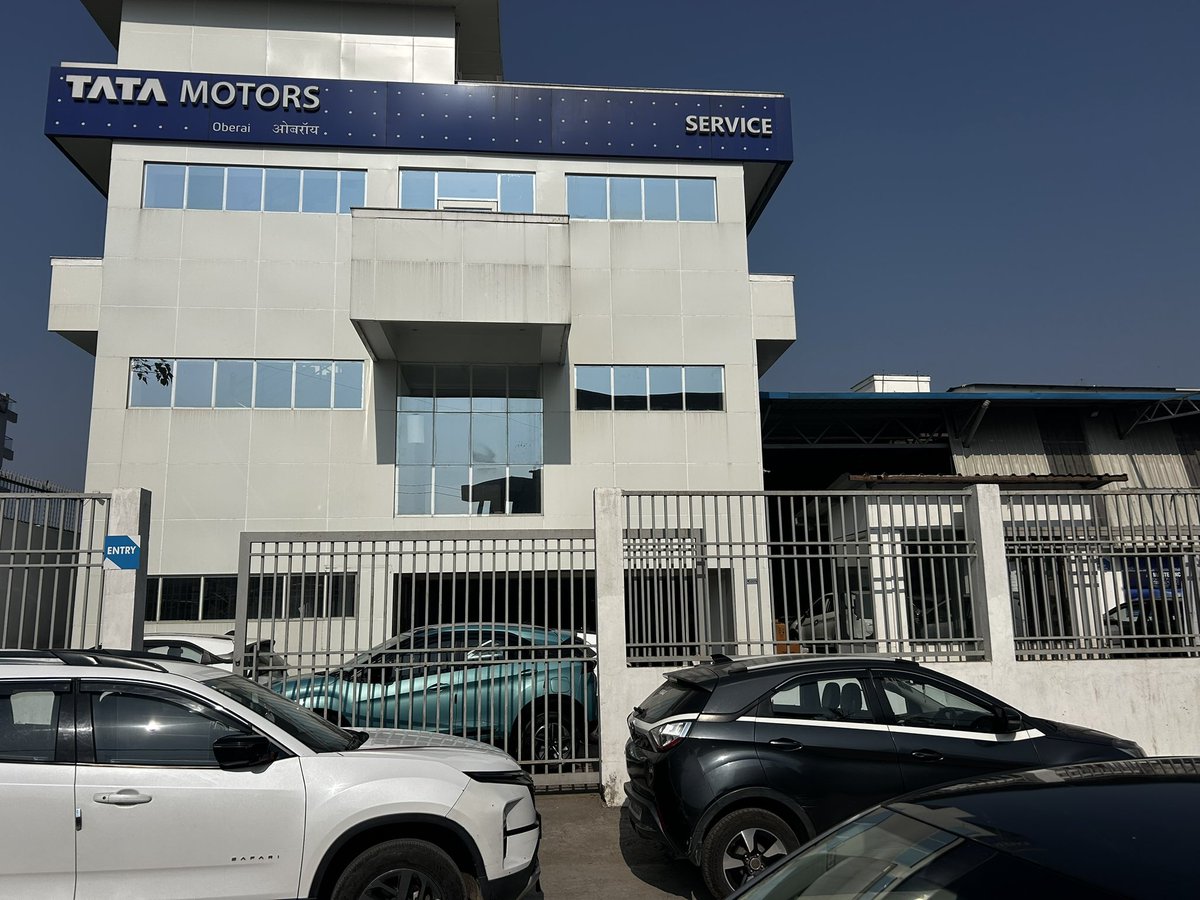 baba_yaga7995's tweet photo. Tata motor oberio dehradun unable to handle the daily load . Mismanagement of space and time. Not every one has so much time to spare . Once the appoinment is given by tata motors the timings should be followed. @TataCompanies @TataMotors @tata_cars @nitin_gadkari @Dehradun https://t.co/yWqFslKhbS