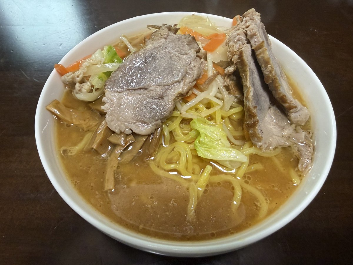 SUBARASHIITABI's tweet photo. #札幌
#すみれ
#ラーメン
札幌のお土産で買った
すみれうまい

味噌が深い
香ばしい香りが
食をそそる
※メンマ付属 https://t.co/ZDP4r3i26i