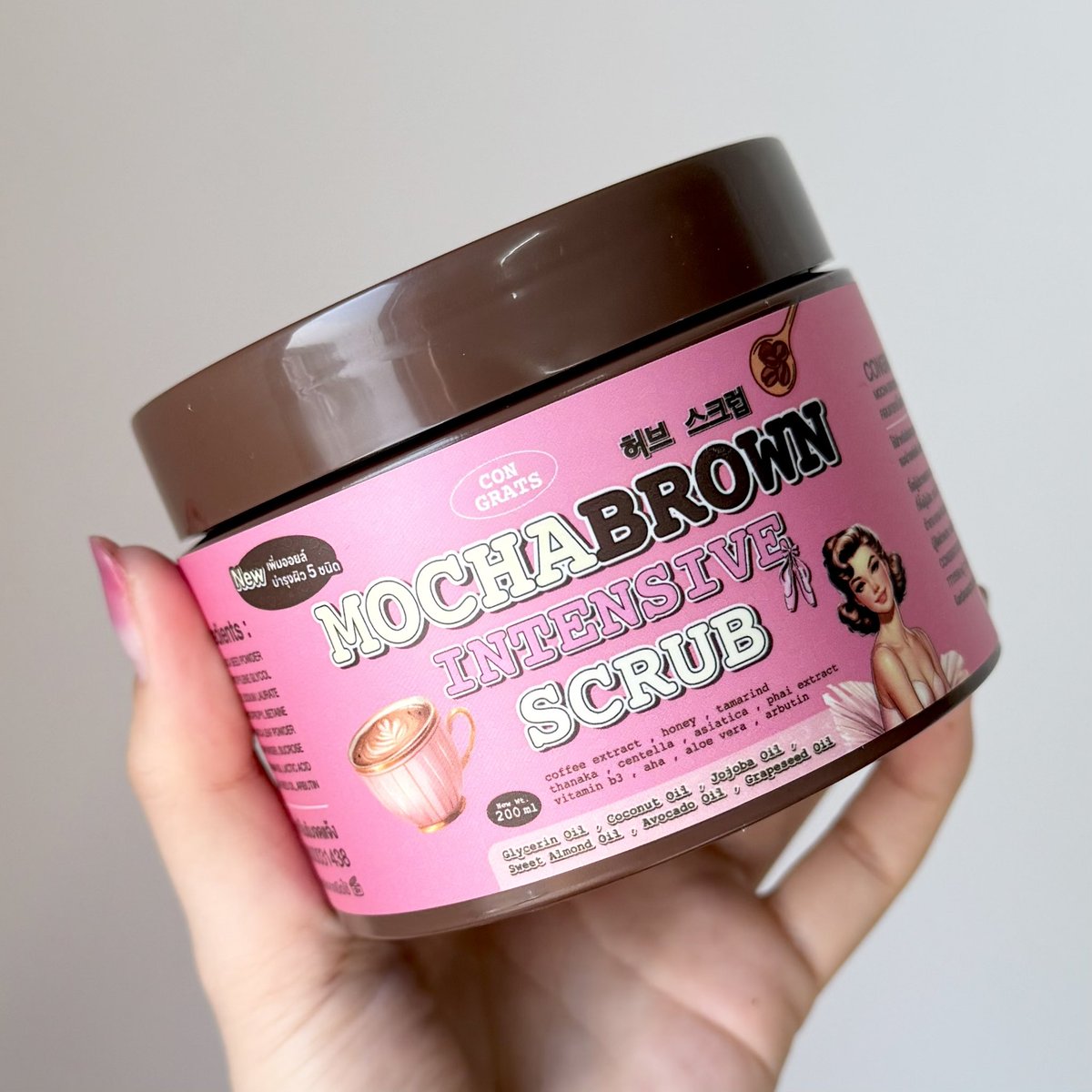 เราใช้สครับของคอนเกรทส์ Mocha Brown สครับผิวหอมกลิ่นกาแฟ จริงๆใช้สครับได้ทั้งตัวเลยนะ เม็ดสครับเนียนละเอียด ไม่บาดผิว หลังใช้คือผิวเนียนนุ่มมาก

📍พิกัด : s.shopee.co.th/9pZ8Aq0Ood