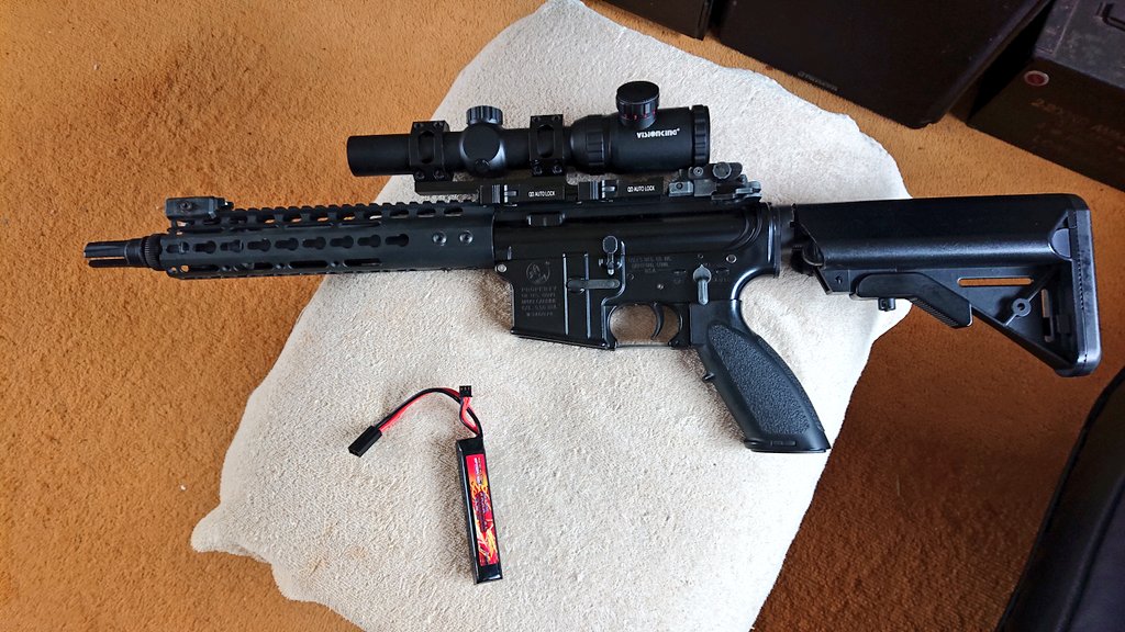 前に買った実銃用のスコ－プは 明るくで狙い易くて 良く当たります 銃