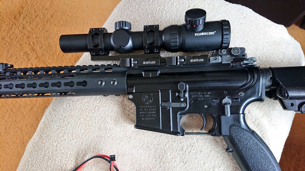 前に買った実銃用のスコ－プは 明るくで狙い易くて 良く当たります 銃