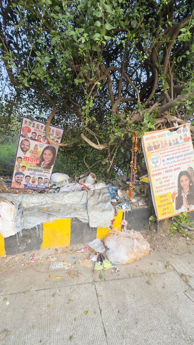 RajeshShetye6's tweet photo. @CMOMaharashtra @CPMumbaiPolice @advanilparab @MahaForest in  Oshivara Police station area in front of Shishira Tower Lokhandwala someone is cutting trees and Mangroves and making space to grab in future.
Please take action immediately otherwise it will difficult to retained https://t.co/ikRyFi1mr2