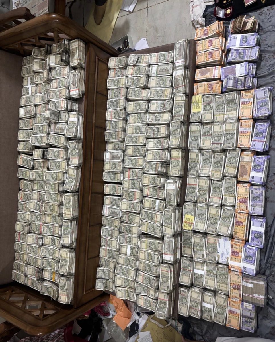 🚨 ₹4+ Crore Cash Seized -Record in #Odisha 

The arrest of Debabrata Mohanty, Deputy Director of Mines and the massive cash recovery by Odisha Vigilance exposes the ugly face of corruption!

While citizens struggle, crores lie hidden. This is not just illegal, it’s betrayal.