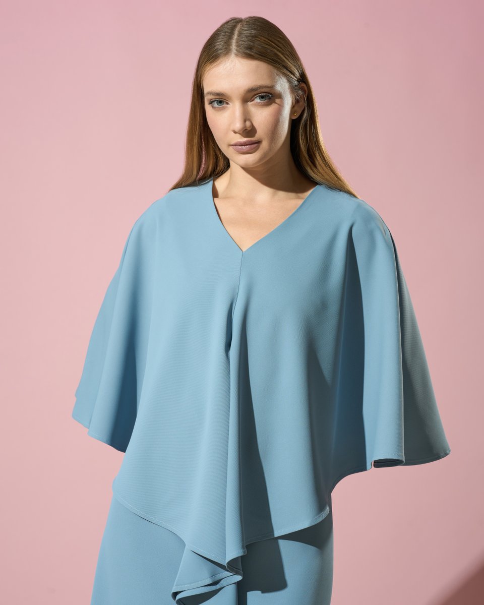 pierrecardinuae's tweet image. Tiered sophistication. A mid-tone blue ensemble with a sharp, geometric overlay. #PierreCardin #RamadanCollection