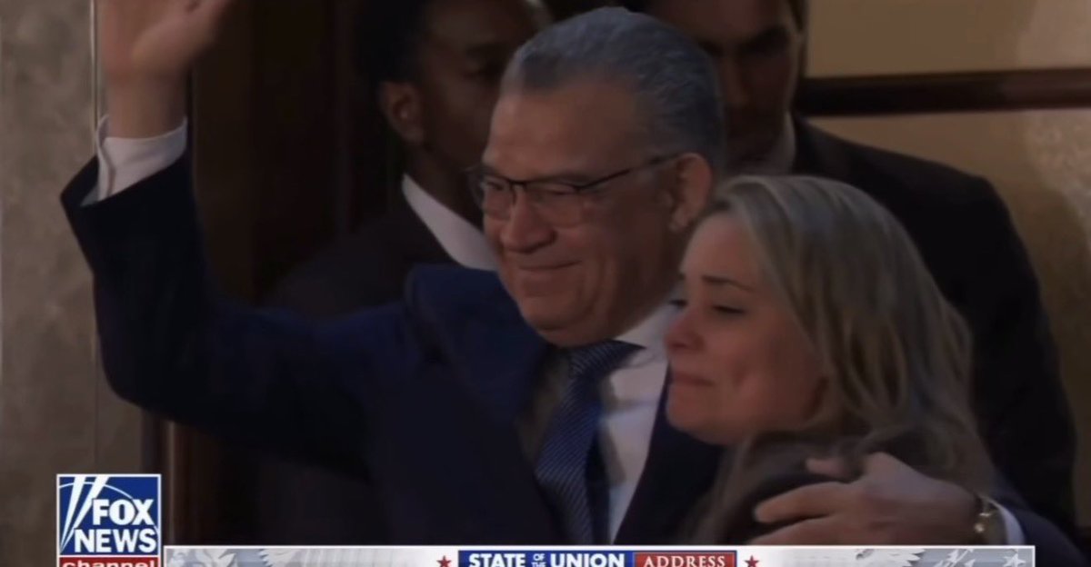 Enrique Márquez, ex vicepresidente de la AN 2015, ex rector del CNE, ex candidato presidencial y preso político recientemente liberado, presente en el discurso del  Estado de la Unión,  invitado por el Presidente Donald Trump. Un gran homenaje y respaldo a quienes han sufrido con