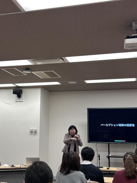 candlewick_jp's tweet photo. 弊社代表取締役社長のシルベスタ典子は、文化庁主催「令和7年度ミュージアム・パブリックリレーションズ研修」に登壇しました。

全国の博物館・美術館から約130名が参加し、「ミュージアムのコミュニケーションデザイン」をテーマに、社会との関係性の中で個々のミュージアムが持つ価値を再発見し、利用者の認識をどのように変えていくかについて、具体的なコミュニケーション手法を交えながら解説しました。

今後もキャンドルウィックは、必要不可欠な存在としての価値を高めるコミュニケーションをサポートし、社会に貢献していきます。
#Candlewick #TokyoPR #広報PR #Marketing