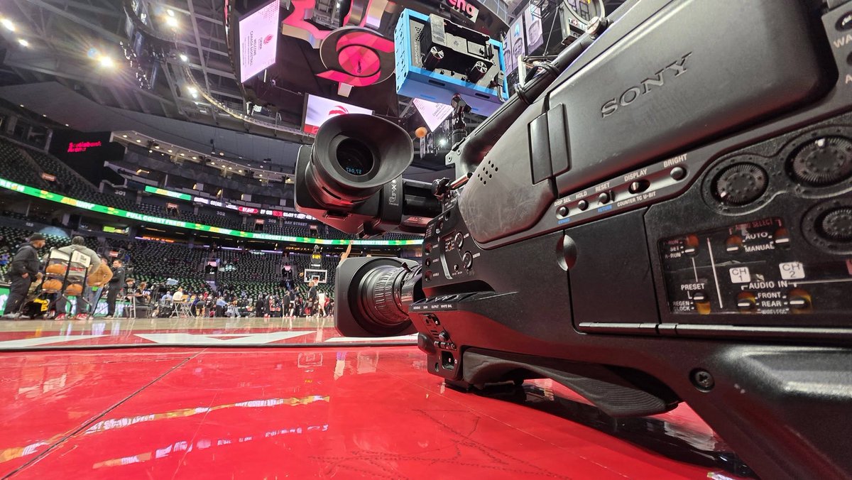 SuchateMadahar's tweet image. Camera Operating at the Toronto Raptors vs Oklahoma City Thunder game tonight. #CameraOp #CameraOperator #TV #Broadcast #Television #LiveTV #NBA #TorontoRaptors #WeTheNorth #Basketball #ThreePoints