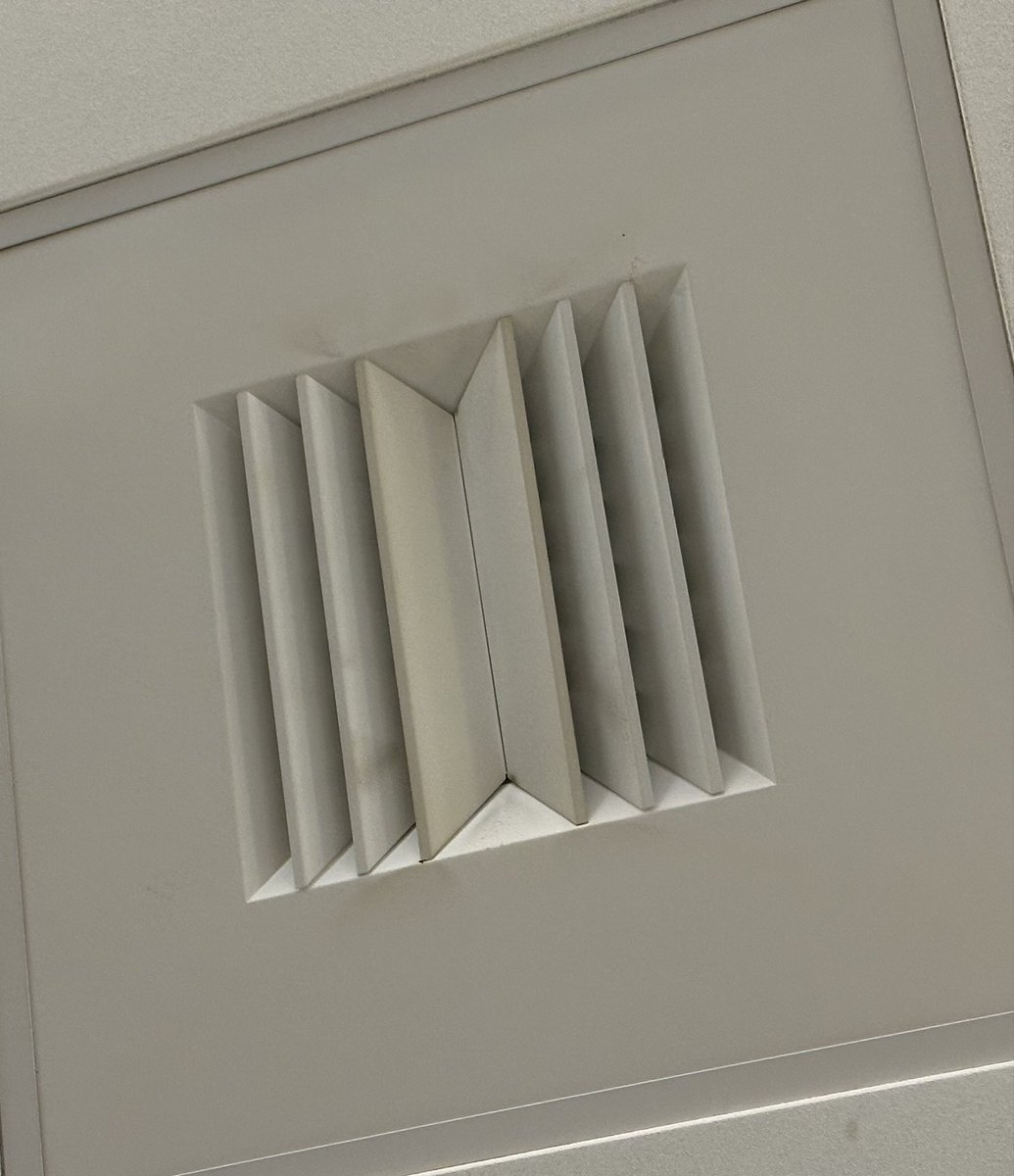 librakosmos's tweet photo. At the ER with food poisoning, but look at the vent above me. 😭 https://t.co/xlsUBDwD0Q