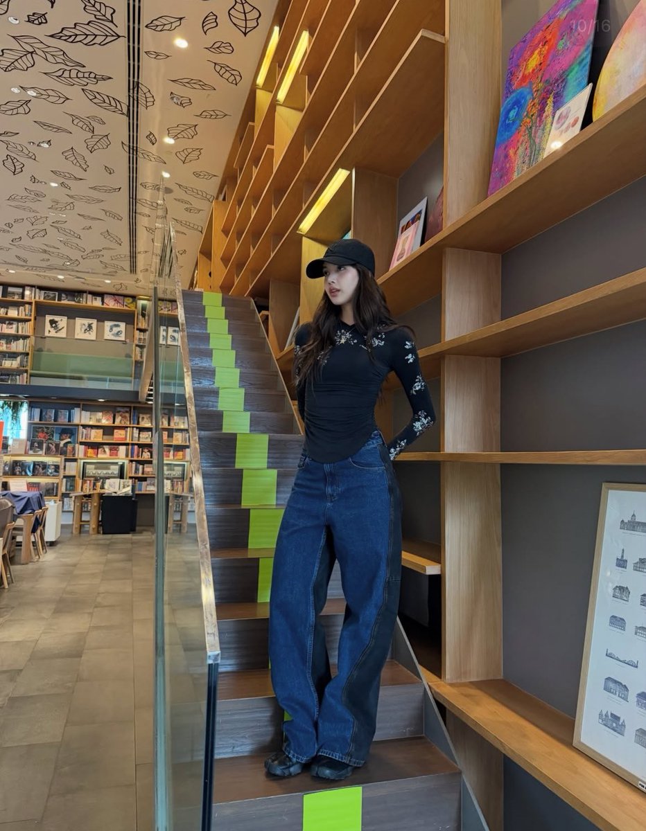 ลิซ่าวัสดุแฟนสาวมาก มาลุคนี้แล้วใส่หมวกอีก โคตรแฟนอ่ะเขินนนน😭