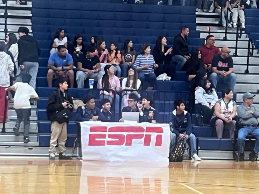 HERNANDO_MS's tweet image. Great B ball action tonight! Congratulations to our 8th grade boys basketball team, advancing to the next round, all caught live on ESPN!  Great job CAVS! #CHASING100