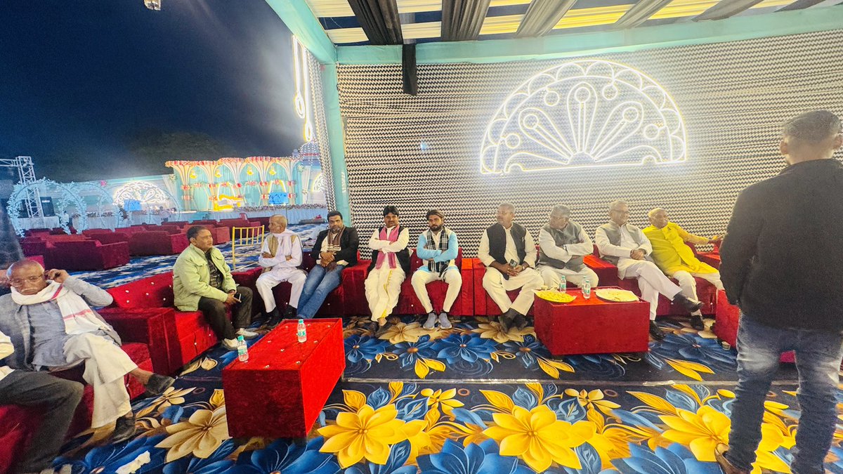विभिन्न मांगलिक कार्यों में सहभागिता निभाते हुए 🙏❤️
#रामसजीवन_यादव_जिला_पंचायत_सदस्य_हमीरपुर <a href="/yadavakhilesh/">Akhilesh Yadav</a>