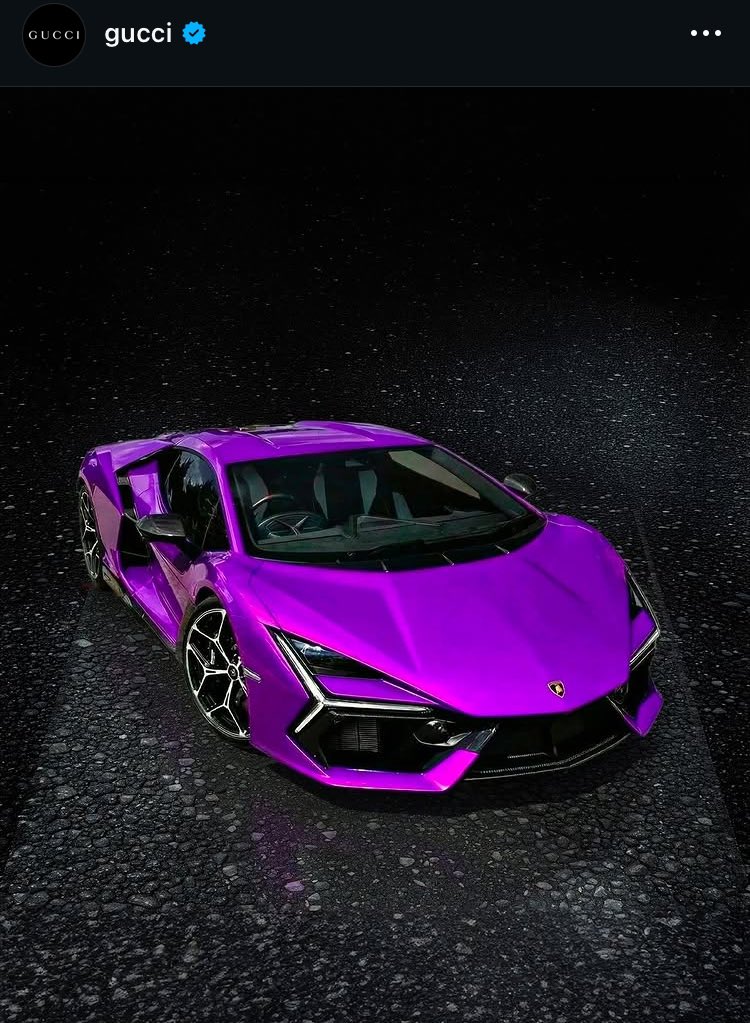 GUCCIにランボルギーニレヴェルトがポストされて伊勢丹で見たやつが