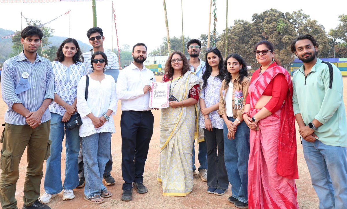 iimcdhenkanal's tweet photo. Day 3 of Grameen Yatra 🌾
Our students of IIMC Dhenkanal, officially launched a newsletter; capturing voices from the ground and stories that matter.
#grameencharcha
#developmentjournalism
#iimcdhenkanal
#learningbeyondclassroom https://t.co/KC81IQqeRv