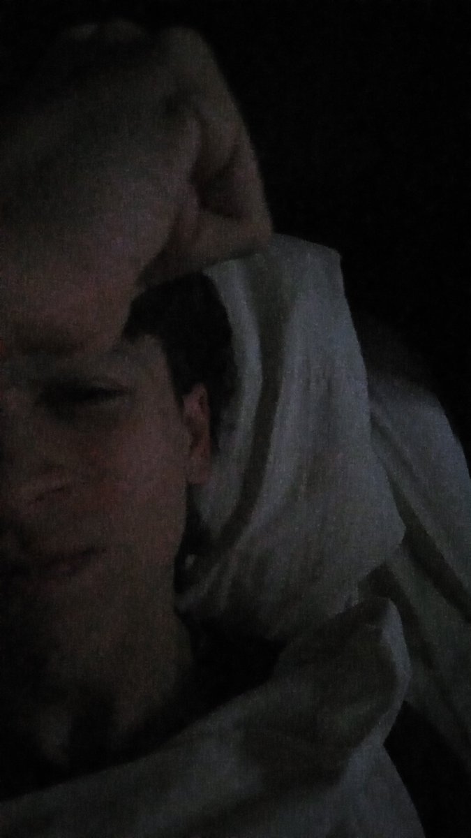 bueno corte stream a las 12 y son las 02:21 y NO ME PUEDO DORMIR
hoy llegamos a las 26 PERSONAS EN VIVO QUE LOCURA.
me hacen DEMASIADO FELIZ.
el santinismo triunfara