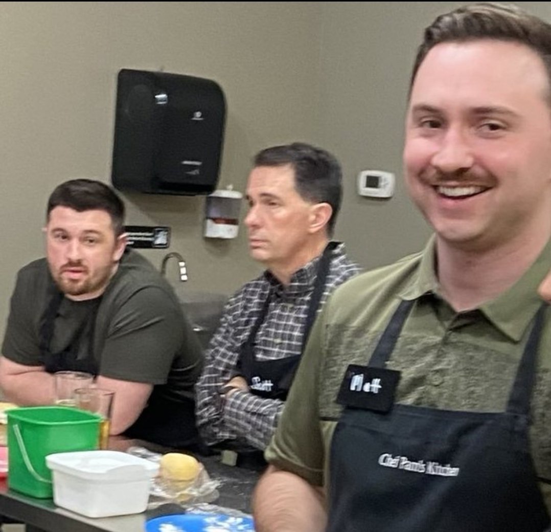 FoodieScottWalker tweet media