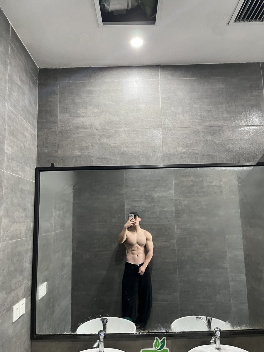 麦可斯早点睡 tweet media