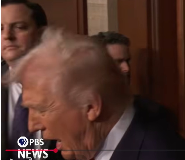 TaneeJD's tweet photo. have not heard anyone commenting on trumps entrance and how his hair looked - did ya just wake up dude?  and all the people talking in your ear not one of them said "fix your hair" and the selfies...you didn't see it? https://t.co/E70RfQGvqD