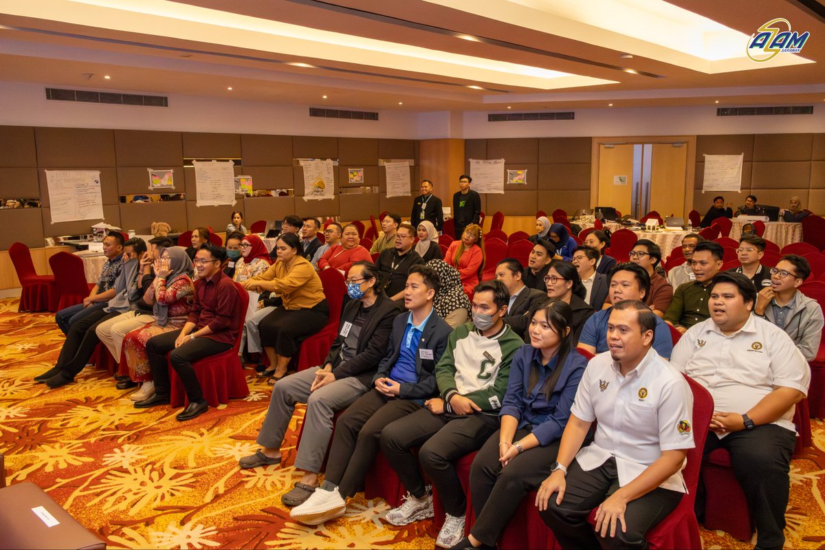 AZAMSarawak's tweet image. Day 3 is here.

Today participants stepped forward to present in front of their group members, followed by positive and creative questions from their teammates.

#AZAMSarawak #YouthInAction #MovementForProgress #ConfidentCommunicators