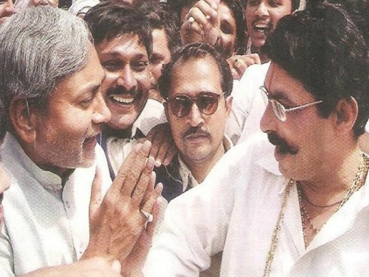 File Image : Nitish Kumar pleading Bill Gates to come and set up industries in Bihar 👍

Hahaha 😂😂