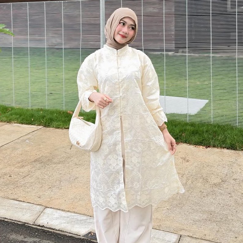 aestuffx's tweet photo. yang masih bingung lebaran mau pakai baju apa sini merapattt 🙋🏻‍♀️ aku ada beberapa rekomendasi outfit untuk lebaran nanti ✨

a thread https://t.co/Pwh3Z9OZfw