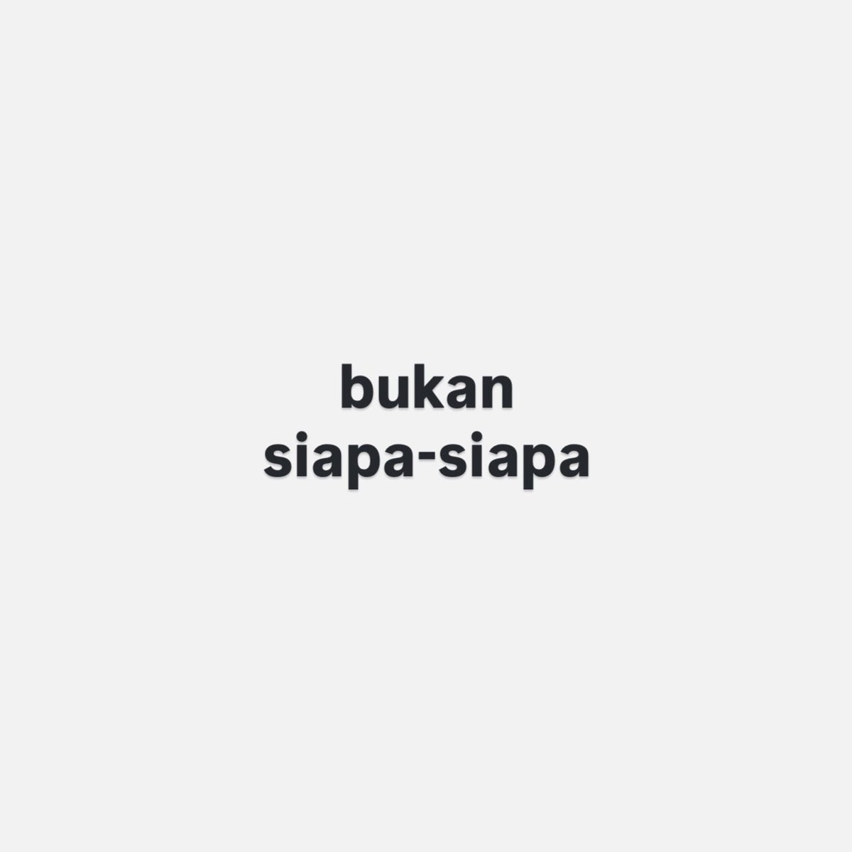 Kamu perlu tau ini, karena hidup terlalu mikirin omongan orang itu sangat melelahkan.

Gimana caranya biar nggak terlalu mikirin omongan orang?

Saya pernah baca, jawabannya: Stop trying to be somebody. Be a nobody. Kesadaran “BUKAN SIAPA-SIAPA.”

Maksudnya gimana?

Pikiran kita