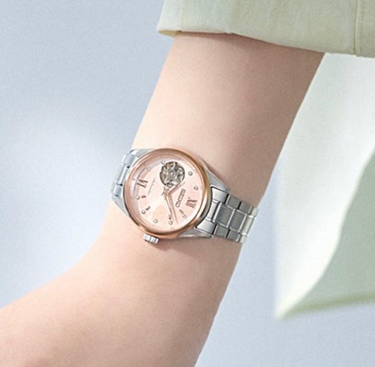 🌸2026 SAKURA Blooming Limited Edition🌸 白蝶貝のダイヤルに柔らか