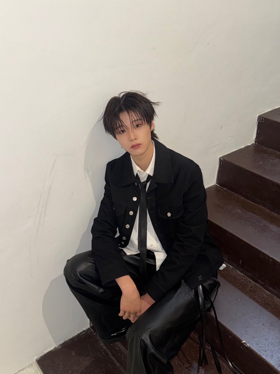 idntt_cosmo's tweet photo. 첫 화보🥺

#idntt #아이덴티티 #アイデンティティ
#unevermet #이환희 #leehwanhee https://t.co/nIX1kWGIFs