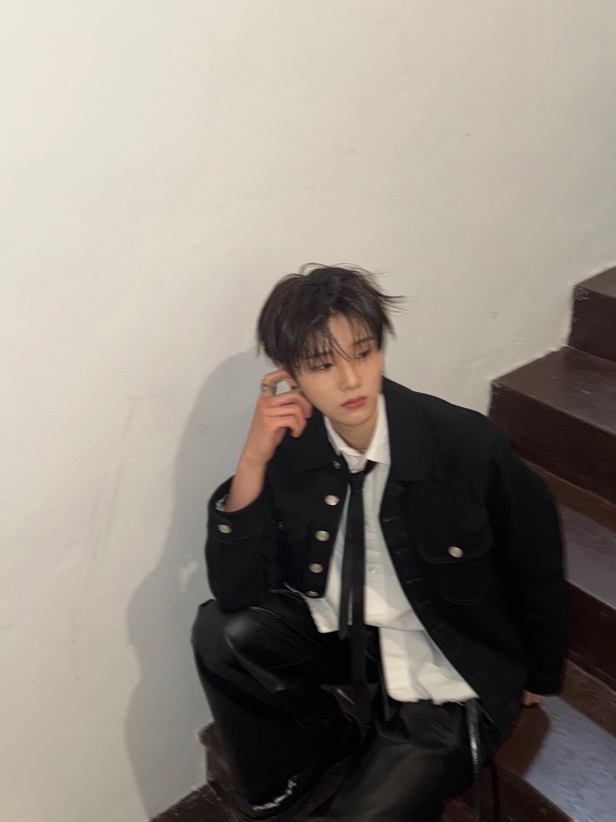 idntt_cosmo's tweet photo. 첫 화보🥺

#idntt #아이덴티티 #アイデンティティ
#unevermet #이환희 #leehwanhee https://t.co/nIX1kWGIFs