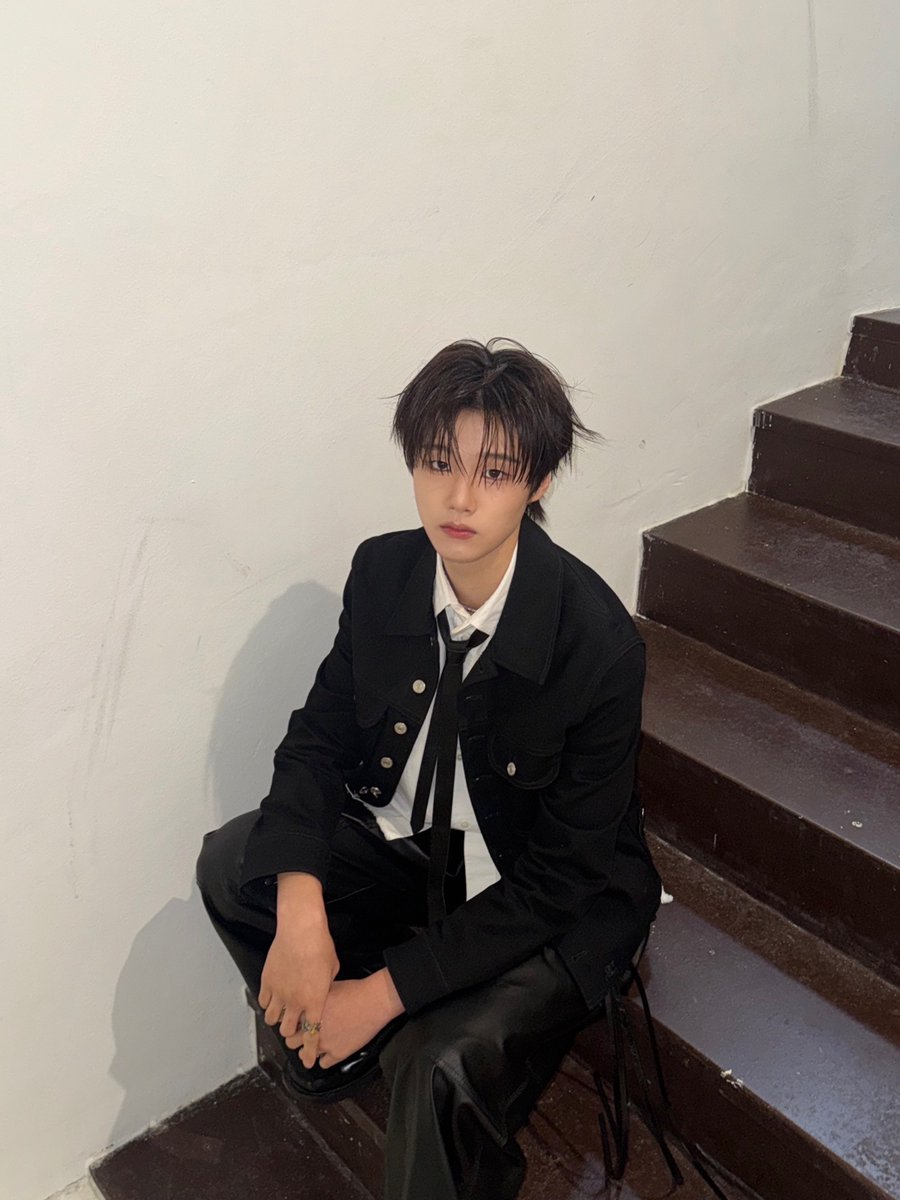 idntt_cosmo's tweet photo. 첫 화보🥺

#idntt #아이덴티티 #アイデンティティ
#unevermet #이환희 #leehwanhee https://t.co/nIX1kWGIFs