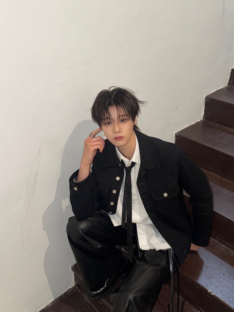 idntt_cosmo's tweet photo. 첫 화보🥺

#idntt #아이덴티티 #アイデンティティ
#unevermet #이환희 #leehwanhee https://t.co/nIX1kWGIFs