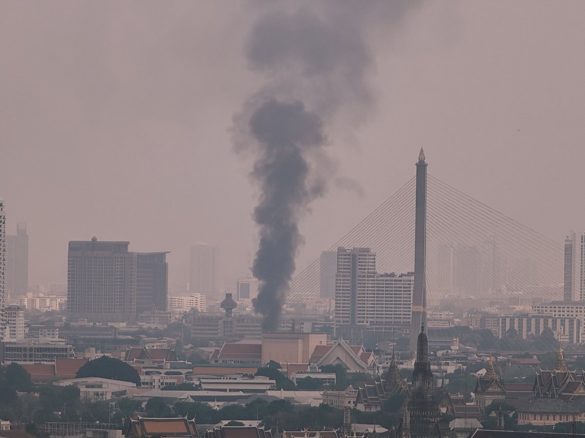 ไฟไหม้จรัญสนิทวงศ์ 46 เห็นได้ถึงตลาดพลูครับ

12.24 น. ศูนย์วิทยุพระรามแจ้งเพลิงไหม้บ้านเรือนประชาชน ซอยจรัญสนิทวงศ์ 46 เขตบางพลัด 

12.26 น. เจ้าหน้าที่สถานีดับเพลิงและกู้ภัยบวรมงคล ถึงที่เกิดเหตุ ลักษณะที่เกิดเหตุเป็นบ้าน 2 ชั้น เพลิงกำลังลุกไหม้ อยู่ระหว่างใช้น้ำทำการดับ