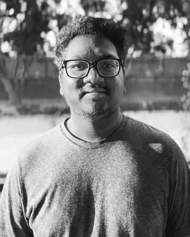 पूर्व मुख्यमंत्री चंपई सोरेन जी के पौत्र वीर सोरेन के असामयिक निधन की खबर अत्यंत दुःखद है। 24 फरवरी 2026 को मनाली में अचानक तबीयत बिगड़ने के बाद उनका निधन हो गया

इतनी कम उम्र में उनका जाना परिवार के लिए अपूरणीय क्षति है।ईश्वर दिवंगत आत्मा को शांति और परिवार को धैर्य प्रदान करें।