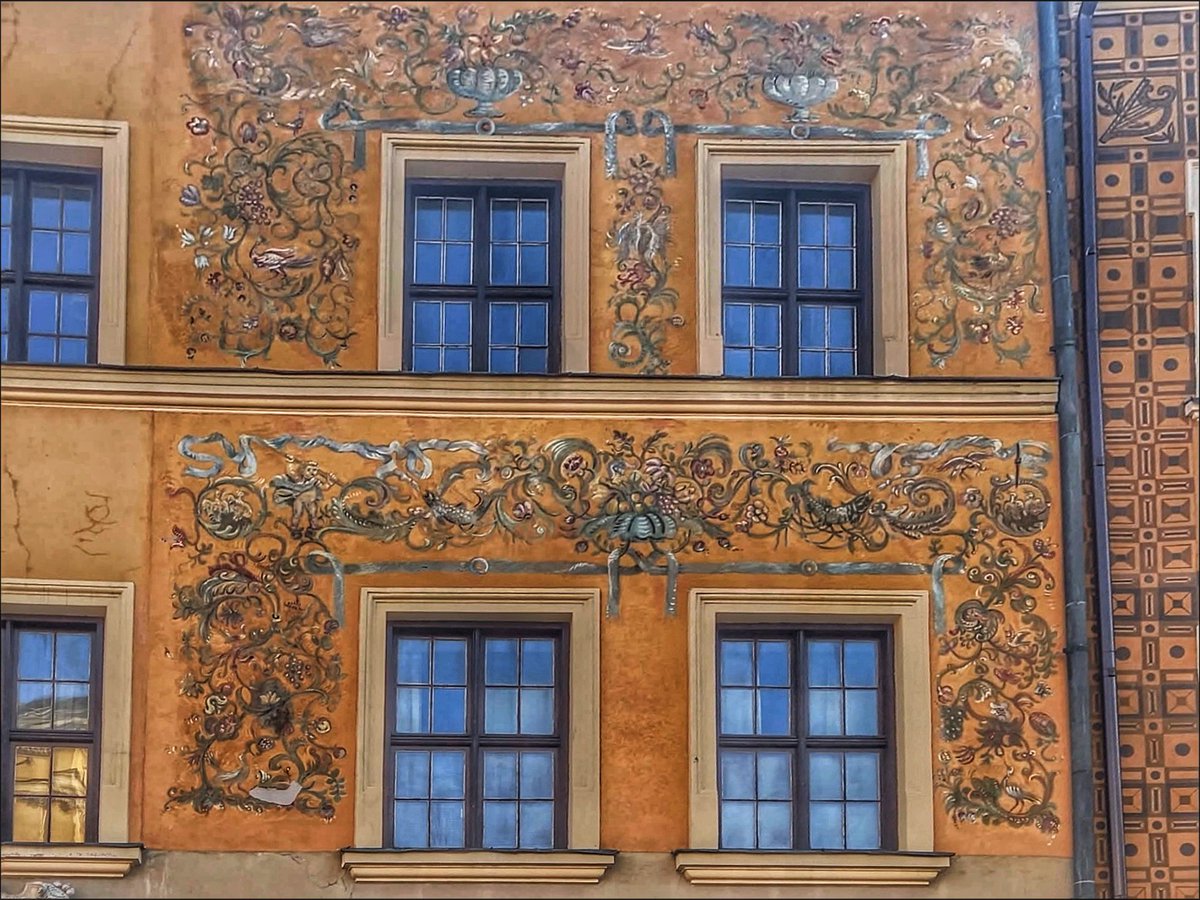 k_pawlowska's tweet image. #GoodMorning &amp;amp; have a great day 😊

Today for #WindowsOnWednesday look at the windows of #Lublin's Renaissance Old Town 🇵🇱 Lublin is the ninth largest city in PL, called "the city of inspiration," famous for its goat in its coat of arms &amp;amp; mysterious legends.

And #SongOfTheDay is