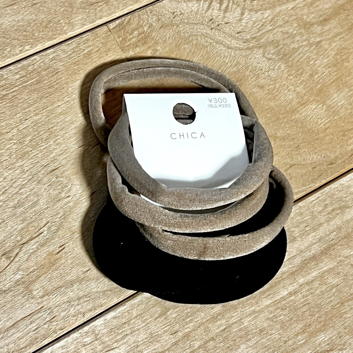 髪切ってくれた友達に3COINSのヘアゴムおすすめされたから買ってきた