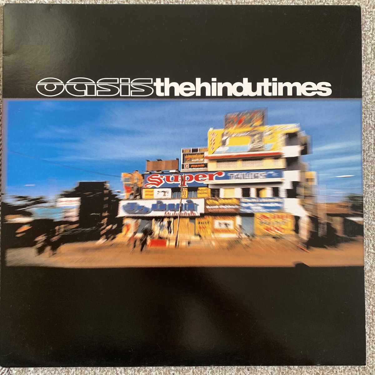 matsusee99's tweet image. 近所のレコード屋に行ったら、Hindu Timesの12inch(EU盤)が5,000円で置いてた。
EU盤は持ってなかったから買ったけど、お買い得だったのかな🧐
どなたか教えて下さい！
#Oasis #12INCH