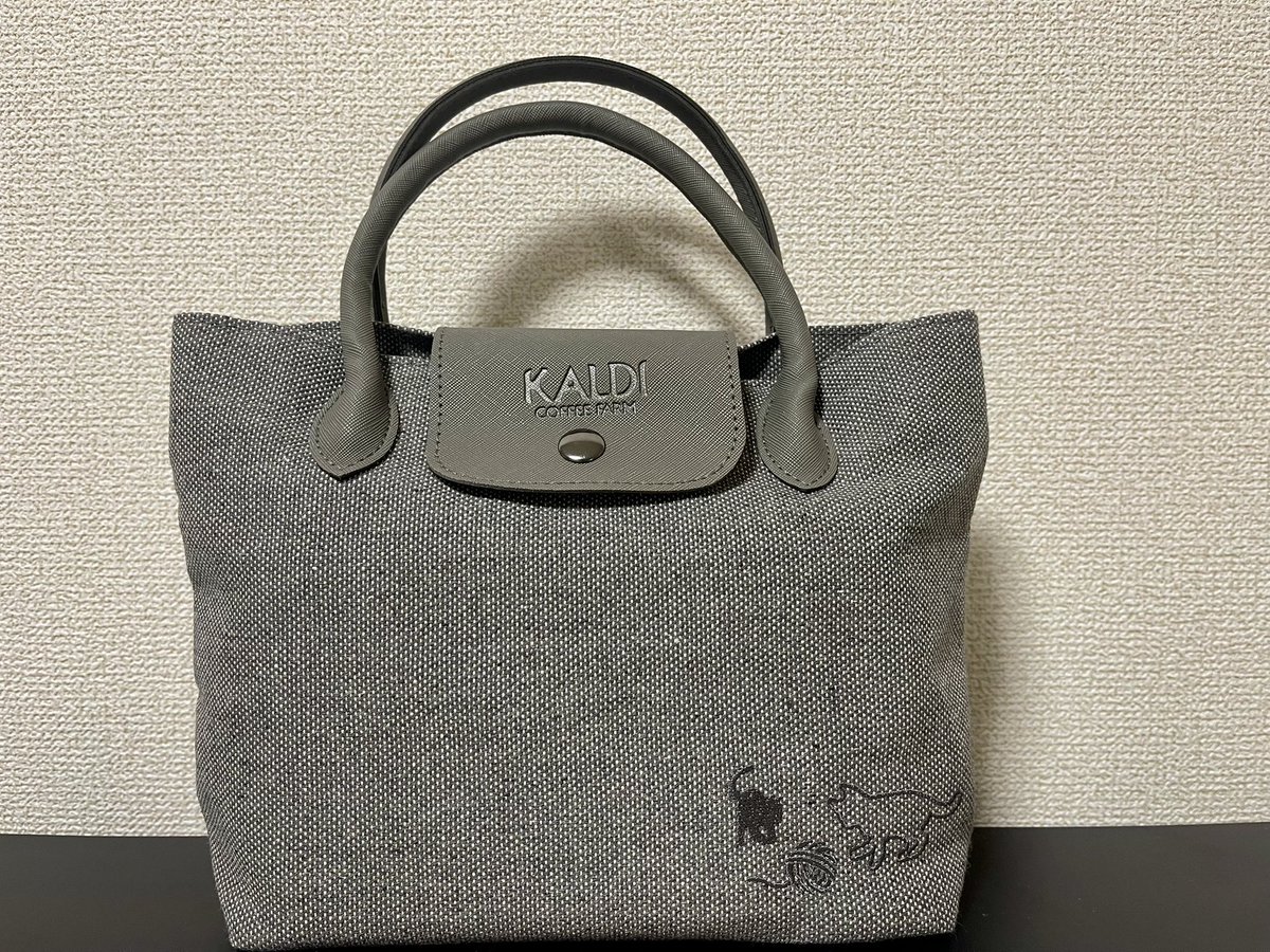 Uosuke2525's tweet photo. KALDI猫の日バック今年は、ミニサイズだけ当選し���した👍🏻💗
ちょっとシックな雰囲気で、猫の刺繍も小さくおしゃれ✨
中身は、こんな感じでした☺️
 #猫の日 #カルディ猫の日バック2026  #猫好き #猫好きさんと繋がりたい https://t.co/CiMcNx3EZ6