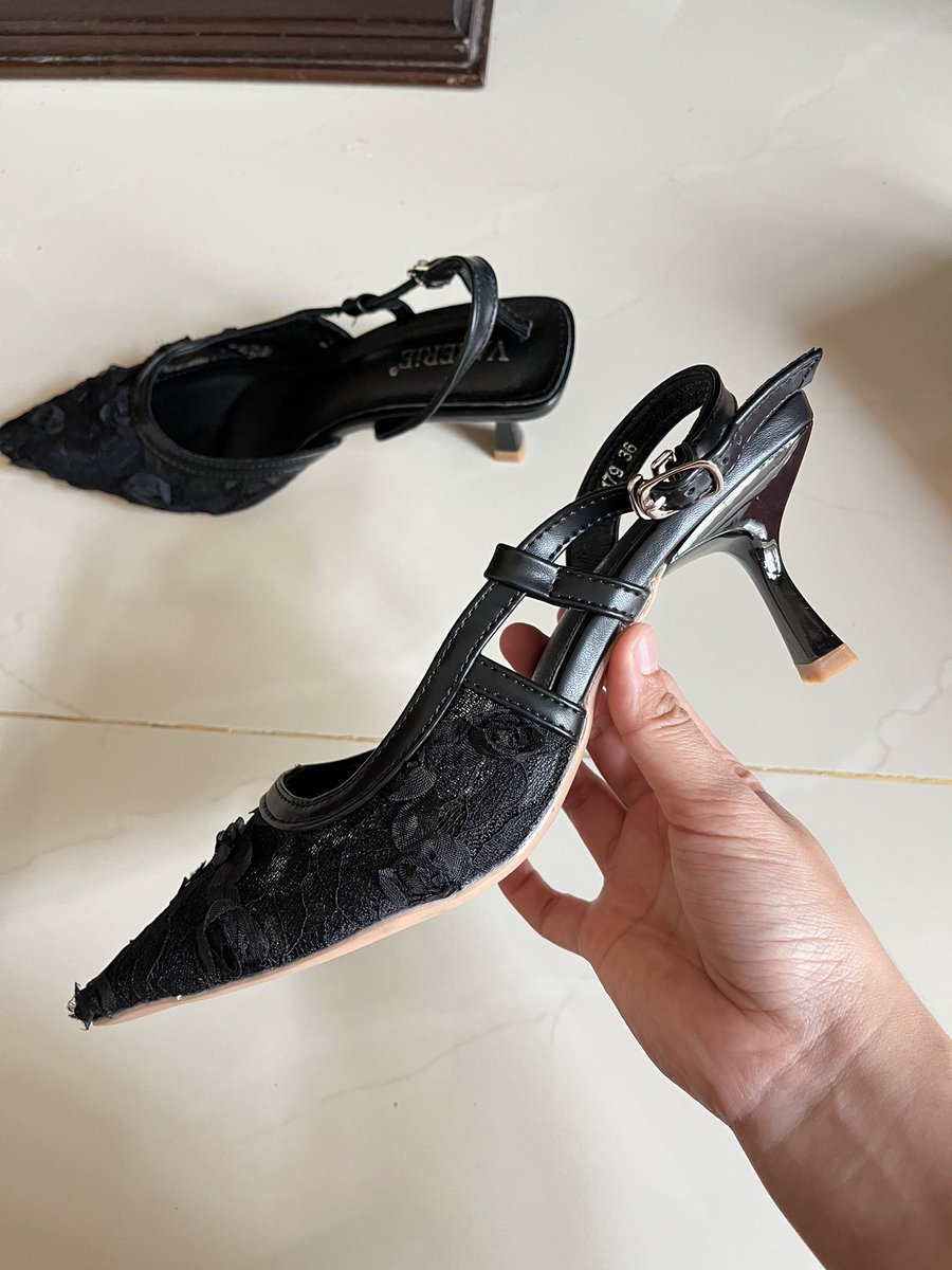 _Fennda's tweet photo. @txtdarionlshop Gak preloved sih, barang baru. Dijual krna kebesaran 🥺
Merk : Valerie
Ukuran : 36
Bisa cekout lewat oren yaa ✨
Mau tanya2 bisa DM yaa 🤗 https://t.co/HzBTywWjIx