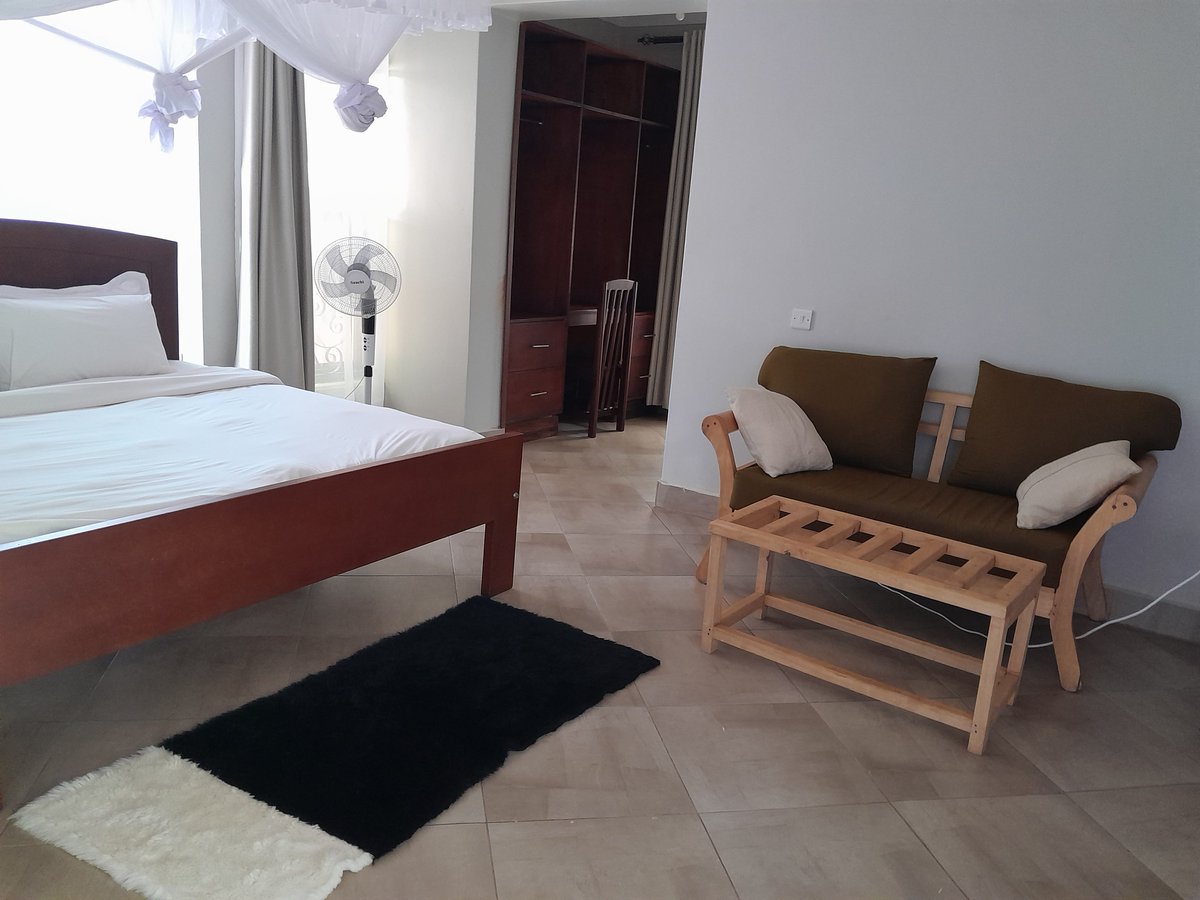 GoldenJinja's tweet photo. Golden Cherries is set a five minutes walk from the Source of the River Nile. Free private parking and rooms with flat screen as well as free WIFI access. Reservations: 0772120987/0759120987 https://t.co/QvWUnWvSI2