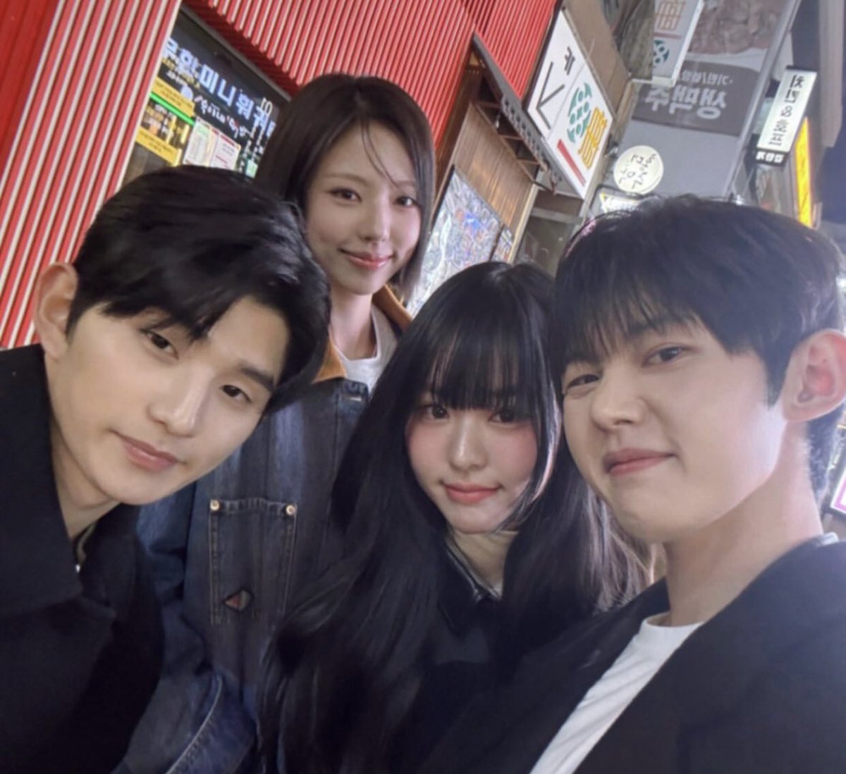 aevoskin's tweet photo. sunghun, heesun, goeun and sungmin hangout together 🥹😭 

#singlesinferno5 #singlesinferno https://t.co/RehXYTH8Um