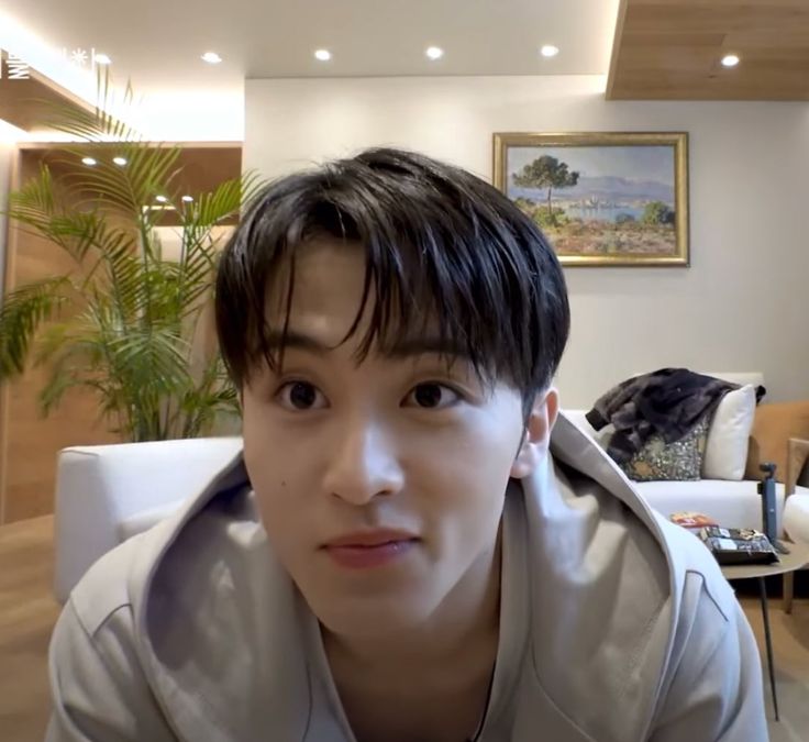 ได้วันหยุดในกรมแล้ว อย่าลืมแวะมาเล่นกับแมวเด็กด้วยนะ เดี๋ยวน้องจะจำหน้าเจ้าของไม่ได้ นั่งตาแป๋วรอทุกวันเลย🥺🥺