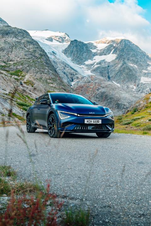 An unforgettable trip to the Alps. Elevated by the EV6 GT. (IG