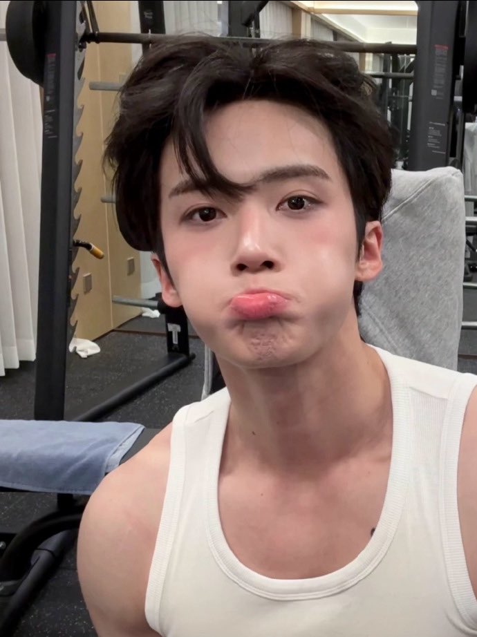 훕(و ˃̵ᴗ˂̵)و tweet media