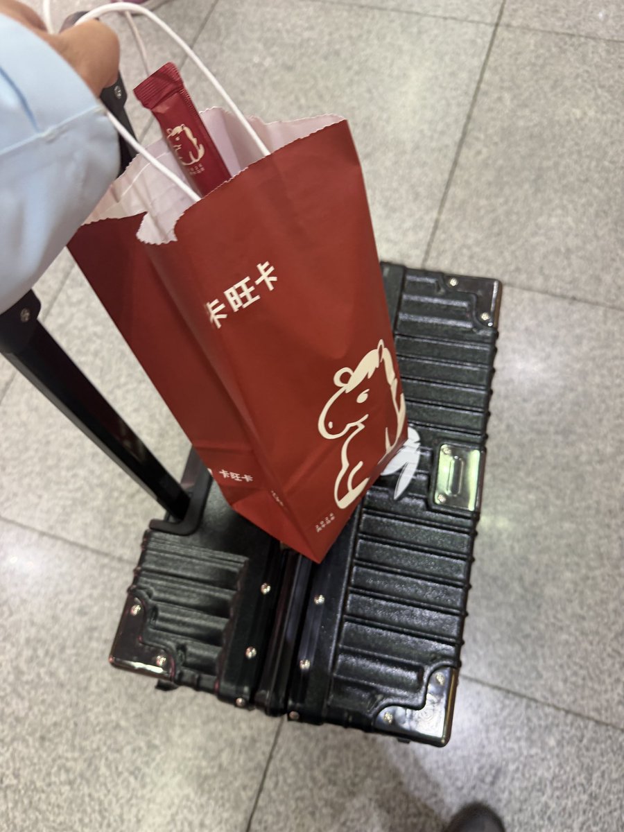 阿迪克斯 2.0 回归使用 tweet media