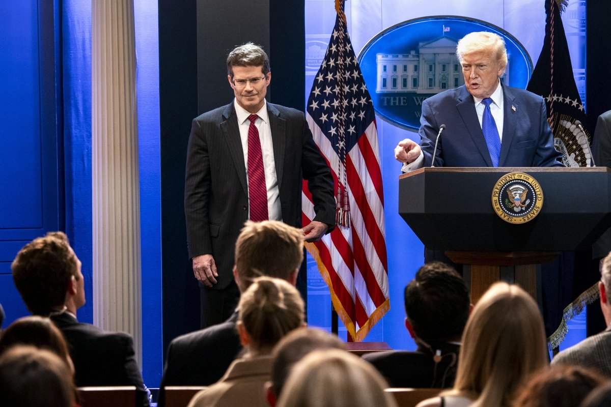 RaiTre's tweet photo. Nuovo caos dazi: a rischio il patto Trump-Ue. Referendum giustizia: le ragioni del Sì e del No.
Con @mariacuffaro @FilippoFacci1 @semprinif @balboni_alberto @MaiorinoM5S #SandroBottega @sandroiacometti @federicafan #FabrizioMasia
#ReStart @AnnalisaBruchi: 09:45 #Rai3 https://t.co/UQvFsfO4pn