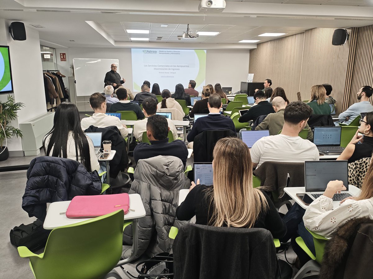 Este fin de semana tuvimos el placer de contar en nuestras clases con la presencia de D. Roberto Alonso, Jefe de Div. de Retail, Restauración y Tiendas libres de impuestos, Aena.

Agradecemos la participación a una de las grandes referentes del sector.