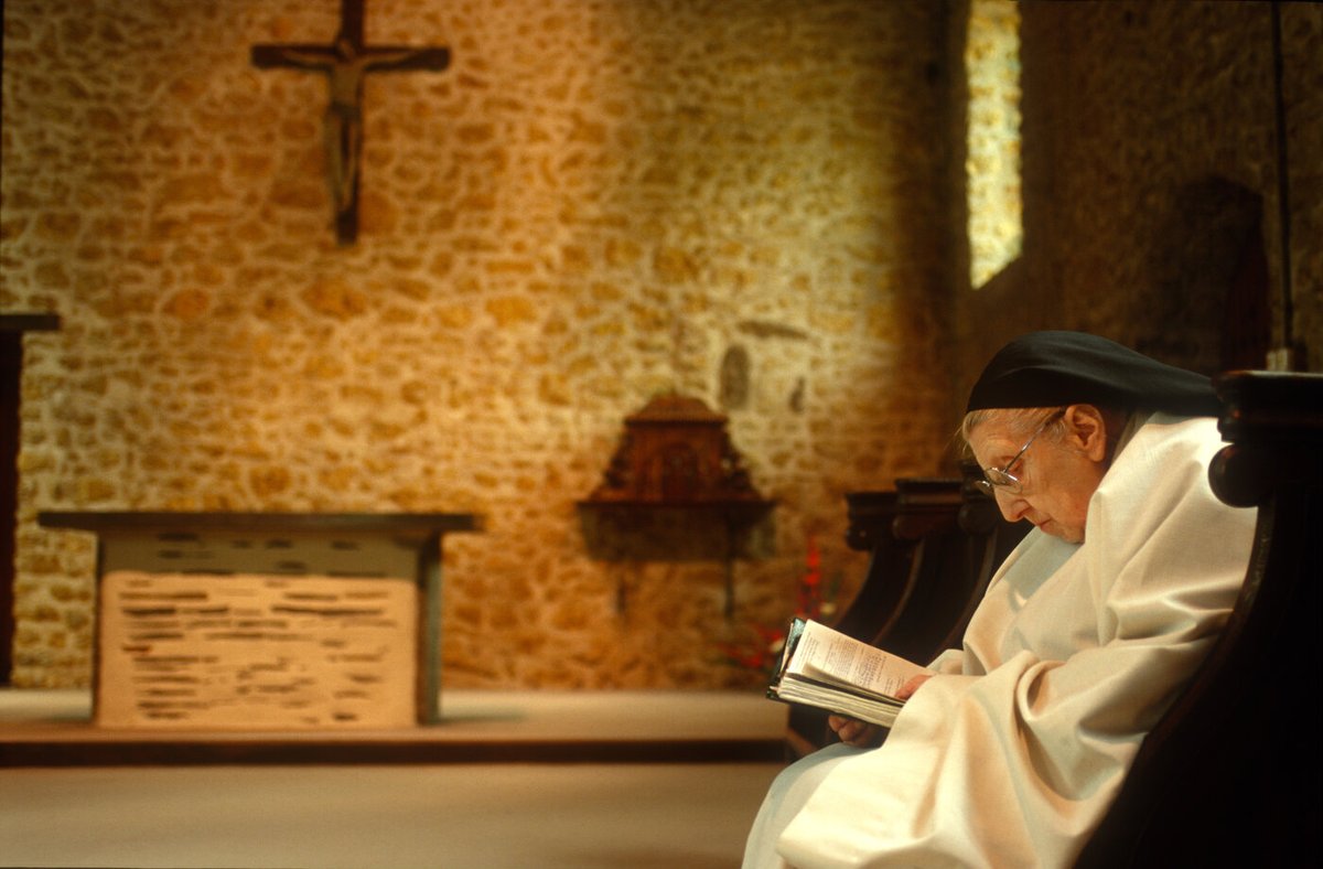 🚨⛪ 𝗔𝗟𝗘𝗥𝗧𝗘 — Faute de moyens pour réhabiliter leur monastère, les sœurs de la Merci-Dieu, à Saint-Jean-d’Assé, dans la Sarthe, sont CONTRAINTES DE PARTIR après 57 années de présence, en raison de leur âge avancé et de leur état de santé.

Cinq des sept religieuses vont