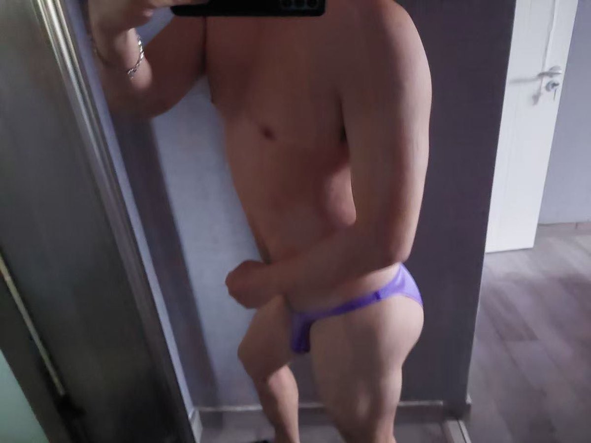 foot lover tweet media